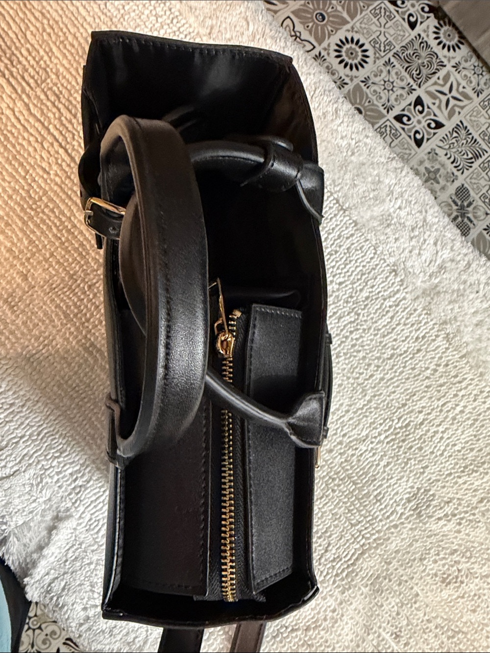 SipCarry Black Tumbler Tote Bag Purse for 40oz 30oz Stanley Cup Crossbody - Picture 3 of 6